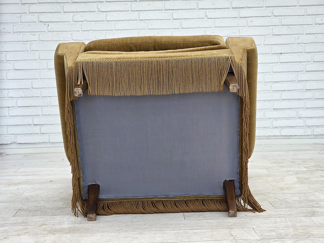 Anni '70, poltrona danese con schienale alto, velluto per mobili giallo miele. 19