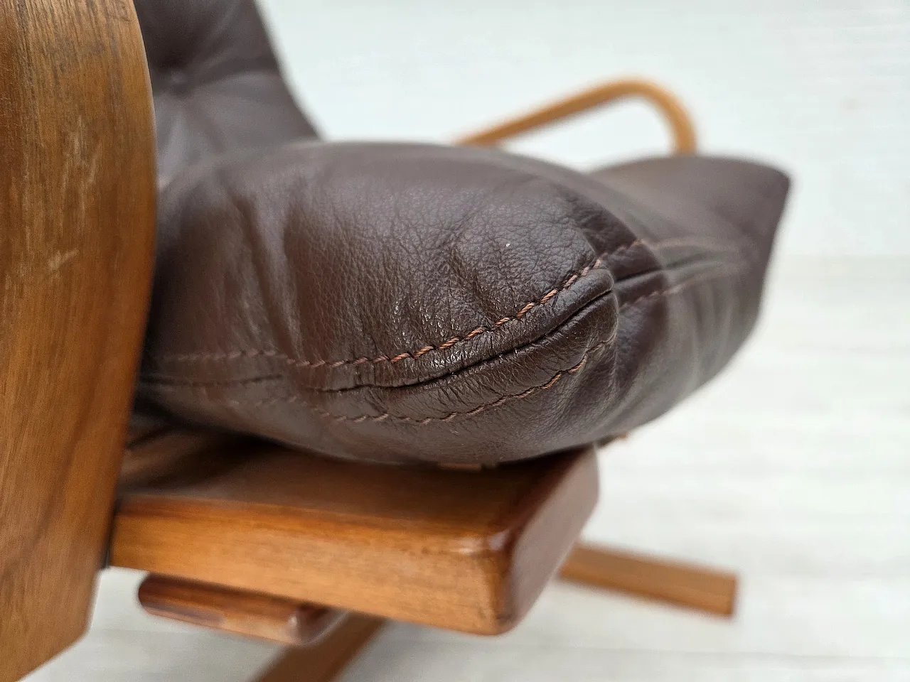 Anni '70, poltrona danese Komfort, pelle d'arredo, legno curvato. 5