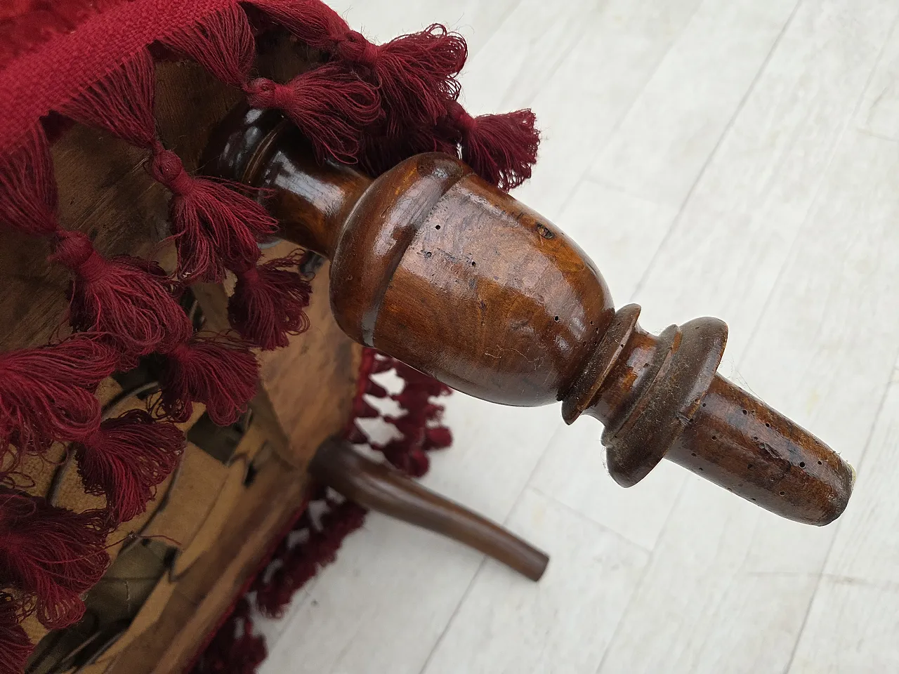 Anni '50, poltrona danese, velluto da arredamento, gambe in legno di faggio. 20