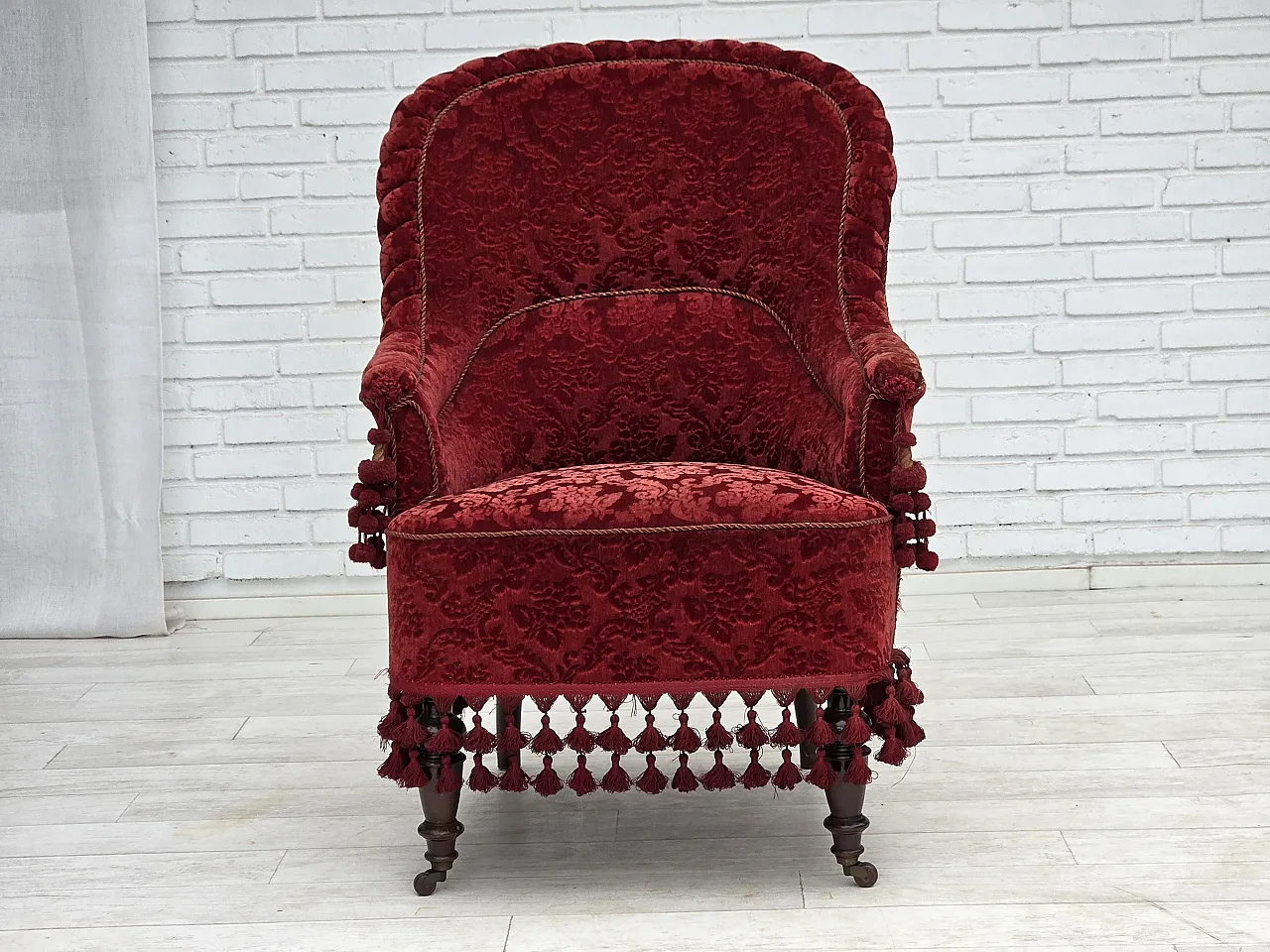 Anni '50, poltrona danese con schienale alto, velluto da arredamento, gambe in legno di faggio. 2