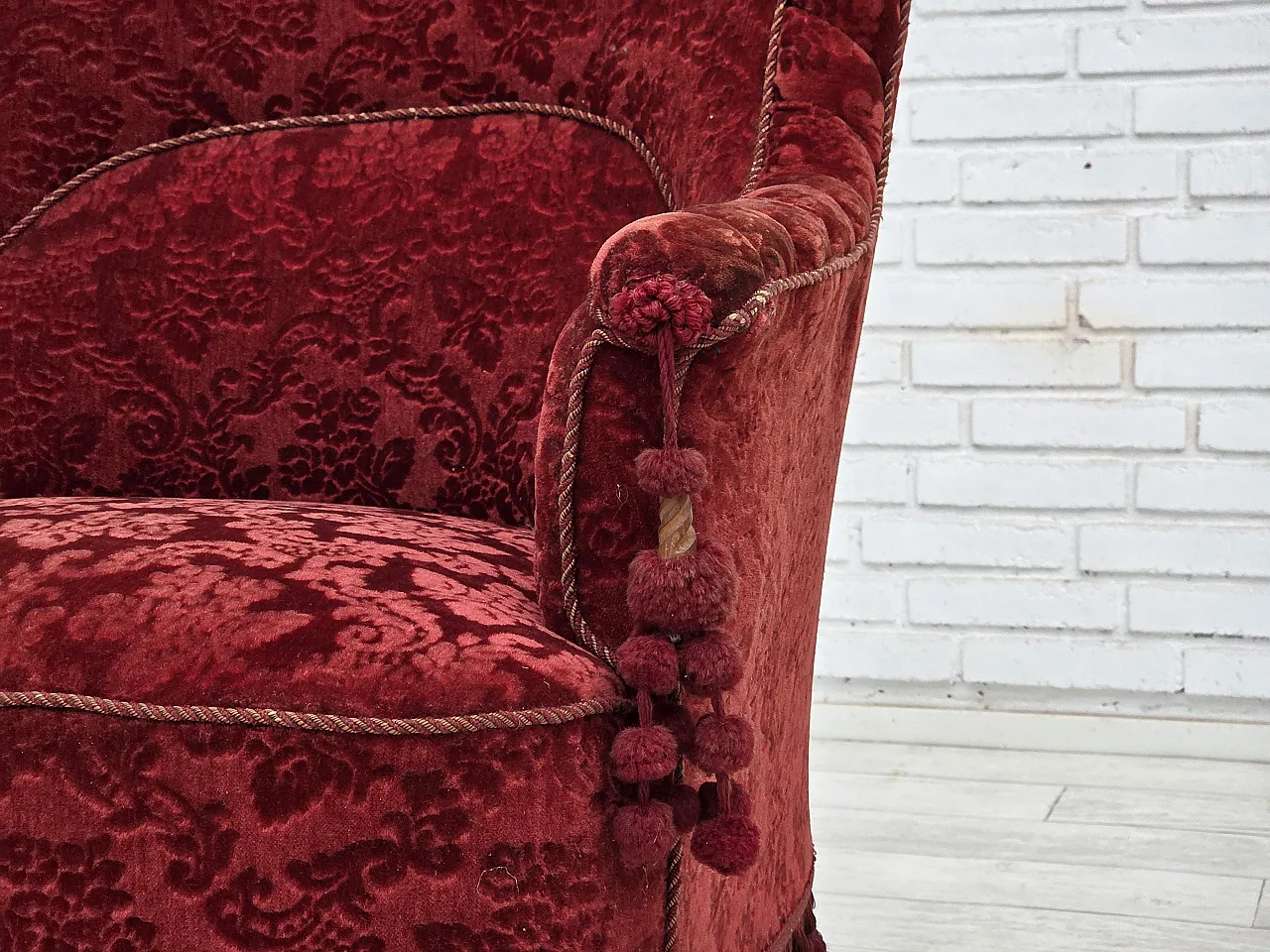 Anni '50, poltrona danese con schienale alto, velluto da arredamento, gambe in legno di faggio. 3