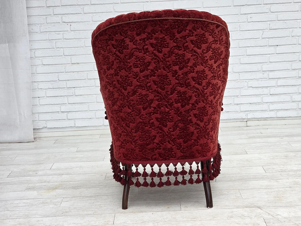Anni '50, poltrona danese con schienale alto, velluto da arredamento, gambe in legno di faggio. 12