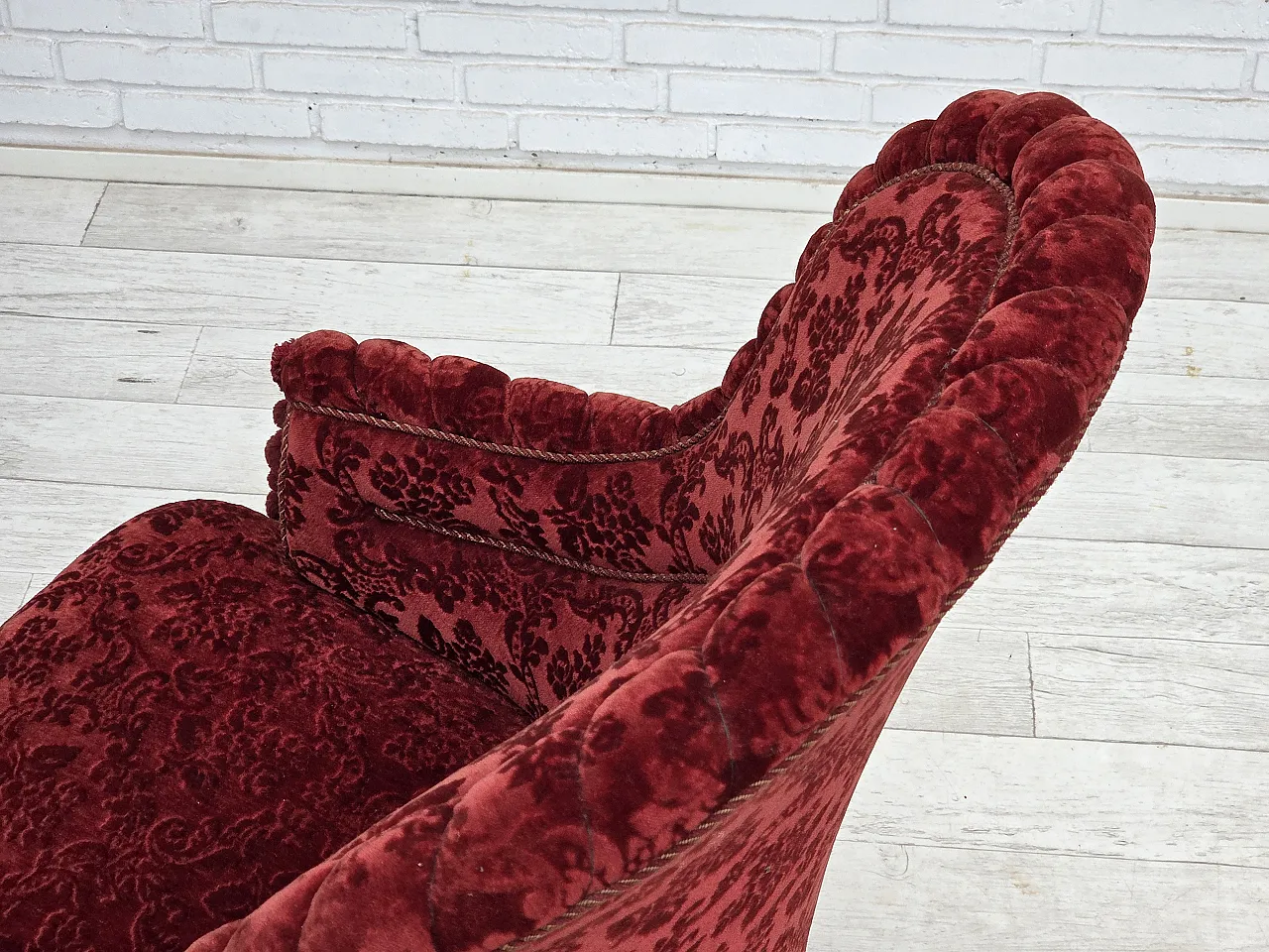 Anni '50, poltrona danese con schienale alto, velluto da arredamento, gambe in legno di faggio. 14