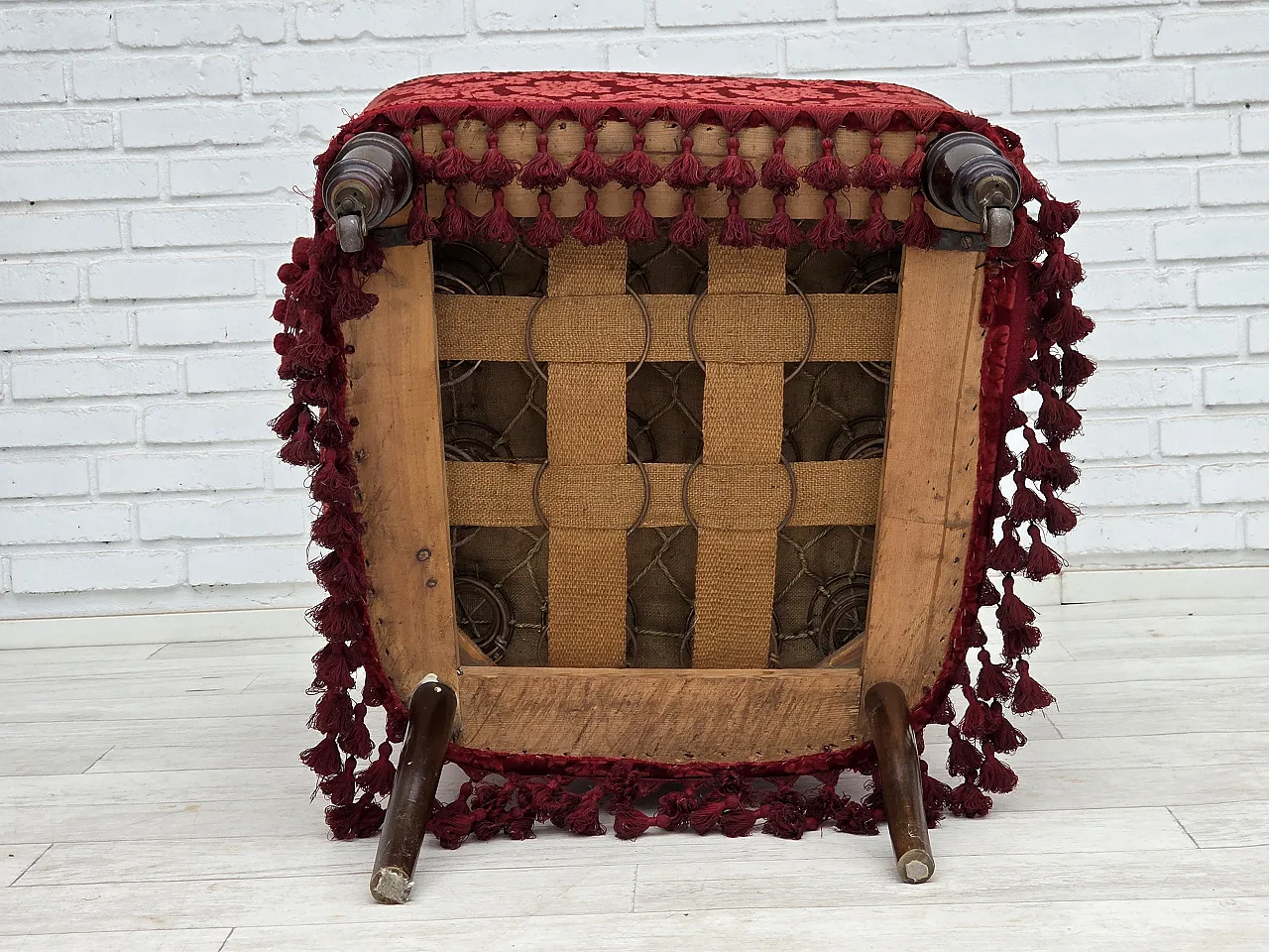 Anni '50, poltrona danese con schienale alto, velluto da arredamento, gambe in legno di faggio. 16