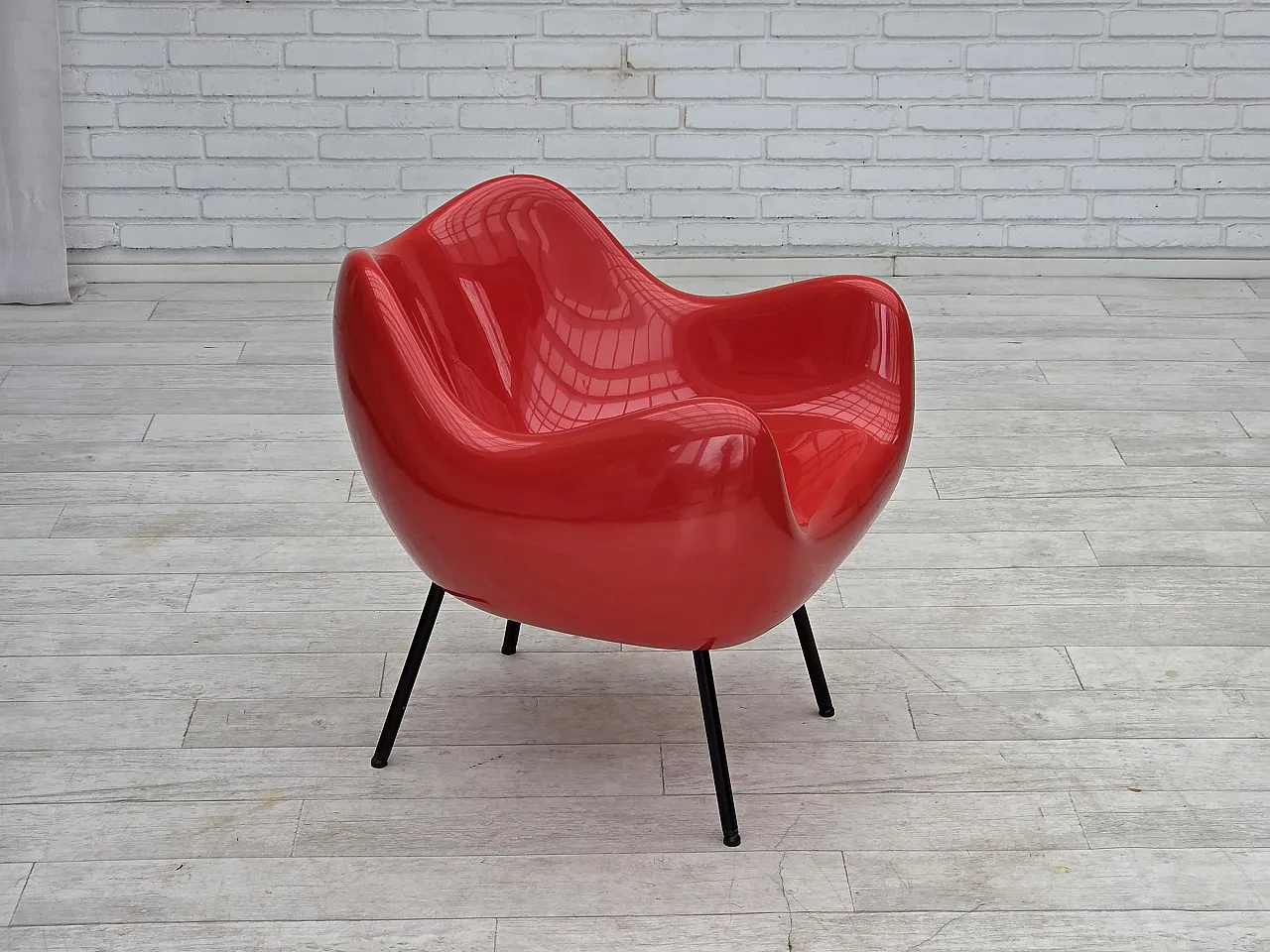1960s, socialist realism design icon by Roman Modzelewski, model RM58. 2