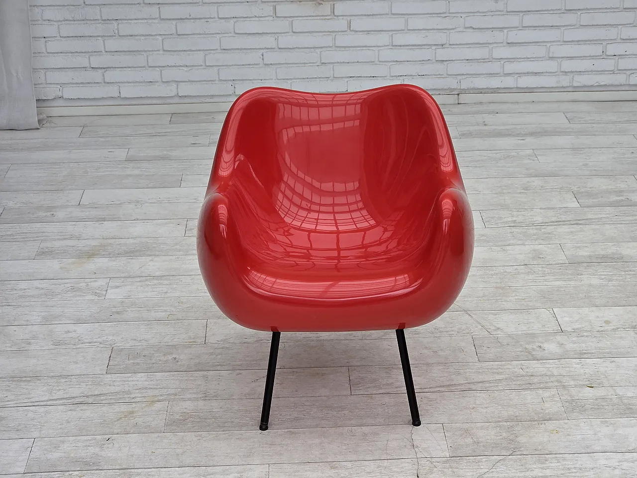 1960s, socialist realism design icon by Roman Modzelewski, model RM58. 8