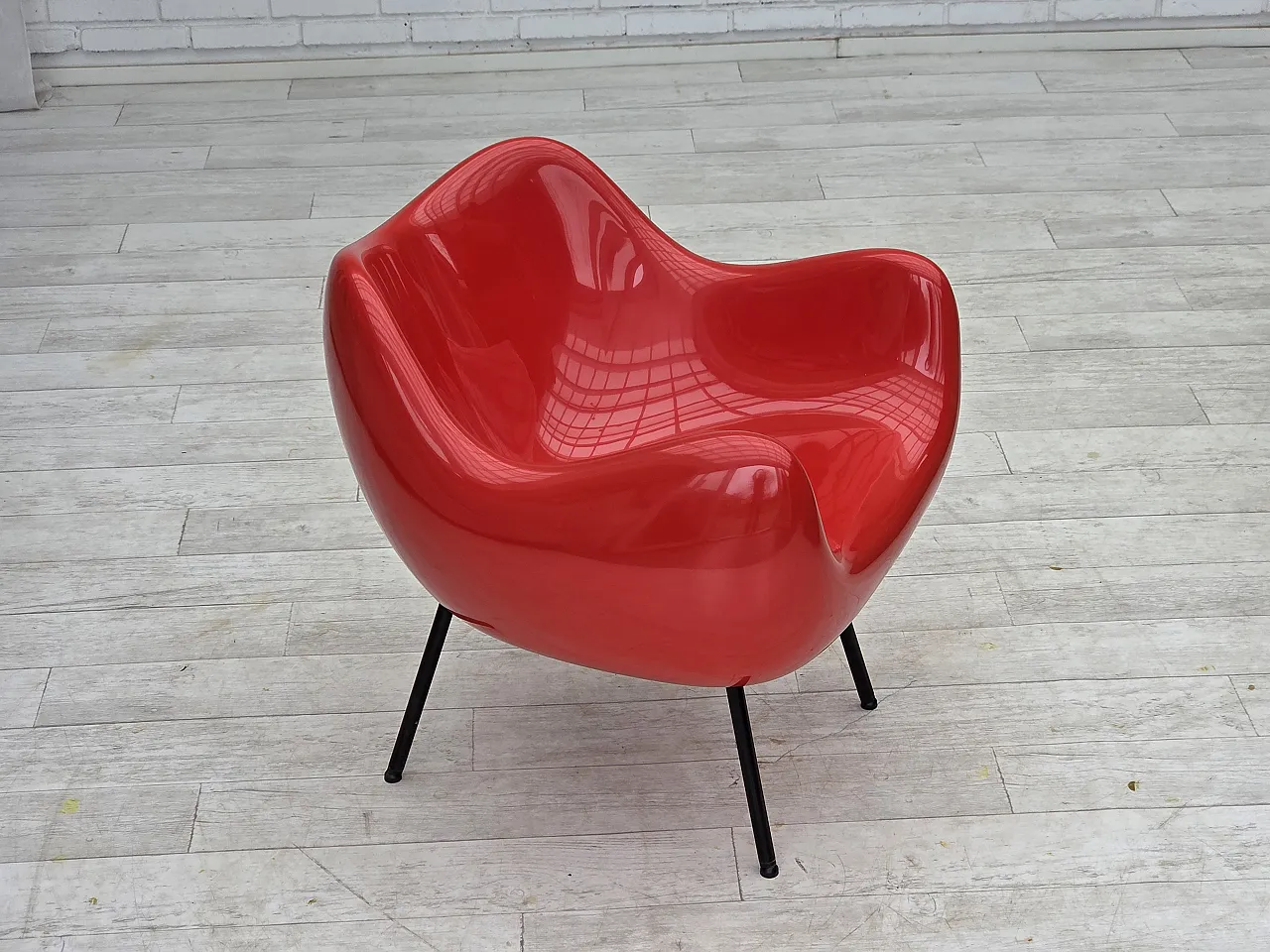 1960s, socialist realism design icon by Roman Modzelewski, model RM58. 9