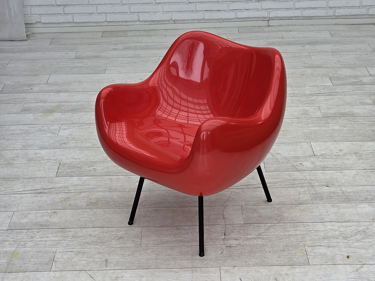 1960s, socialist realism design icon by Roman Modzelewski, model RM58. 15