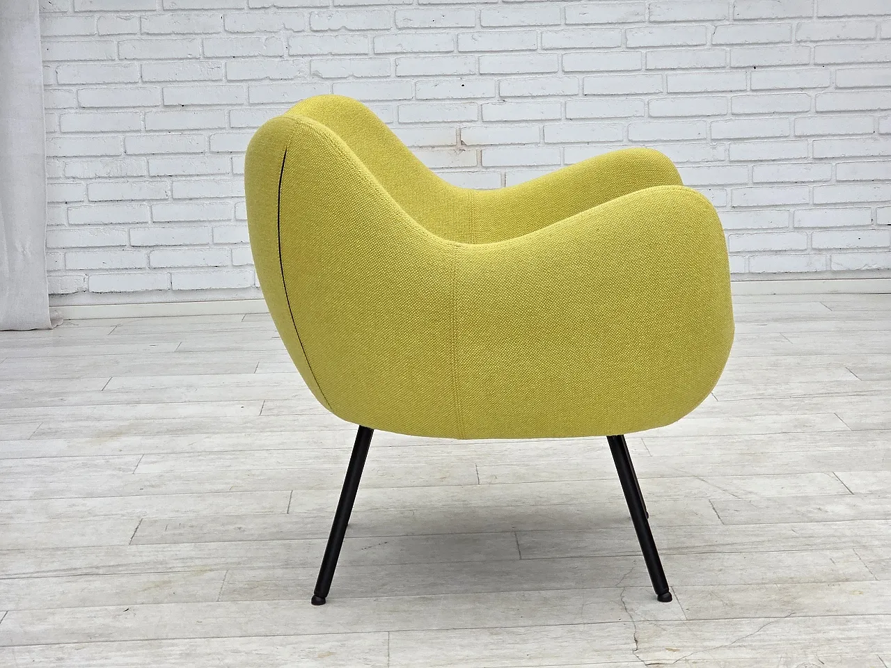 1960s, socialist realism design icon by Roman Modzelewski, model RM58. 8