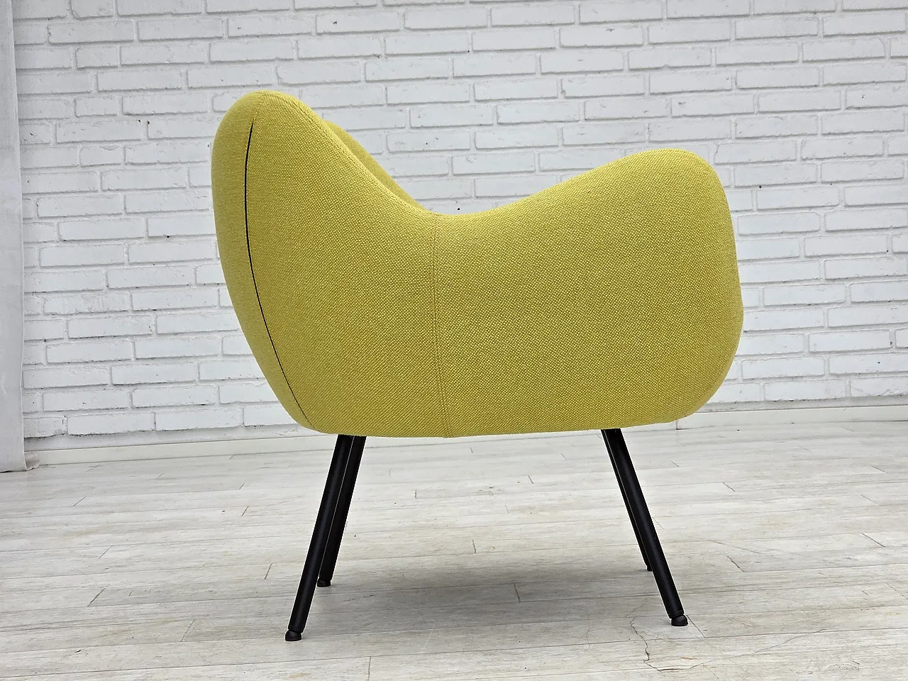 1960s, socialist realism design icon by Roman Modzelewski, model RM58. 9