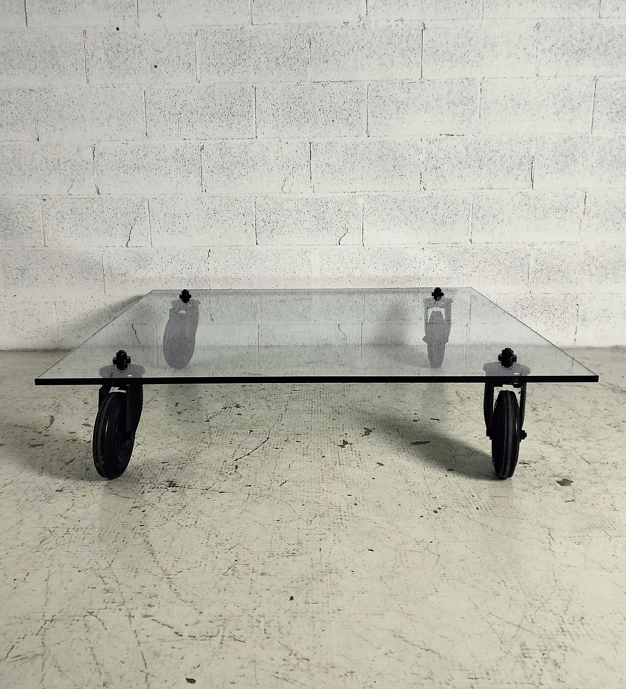 Tavolo con ruote by Gae Aulenti for FontanaArte 80s 6