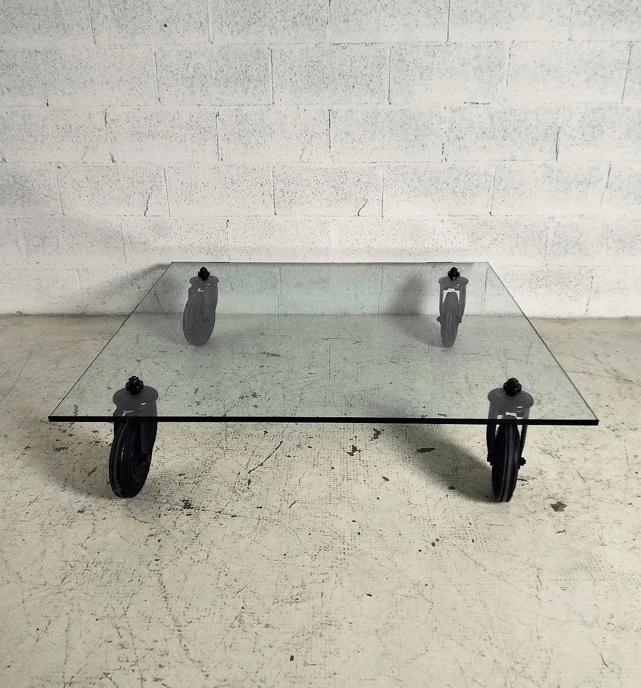 Tavolo con ruote by Gae Aulenti for FontanaArte 80s 7