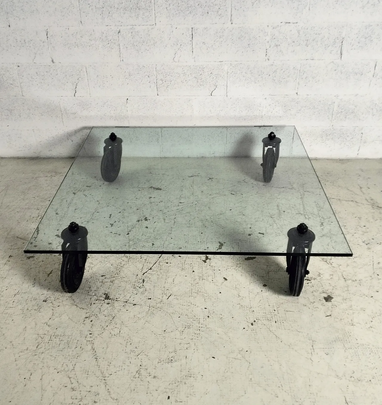 Tavolo con ruote by Gae Aulenti for FontanaArte 80s 8