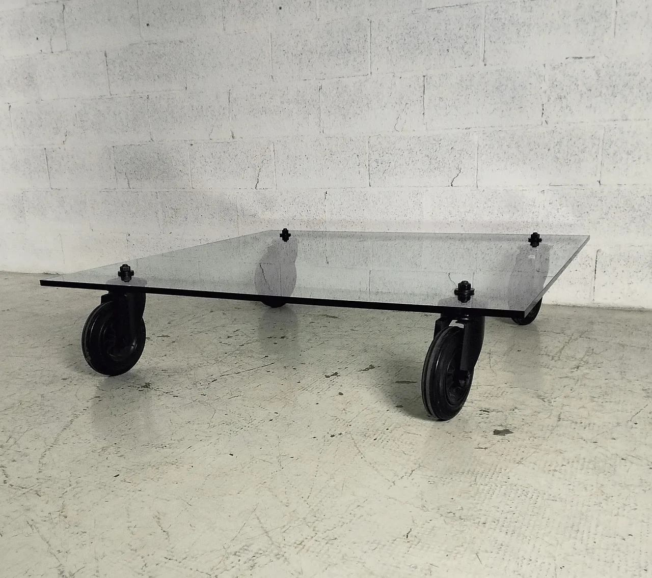 Tavolo con ruote by Gae Aulenti for FontanaArte 80s 9