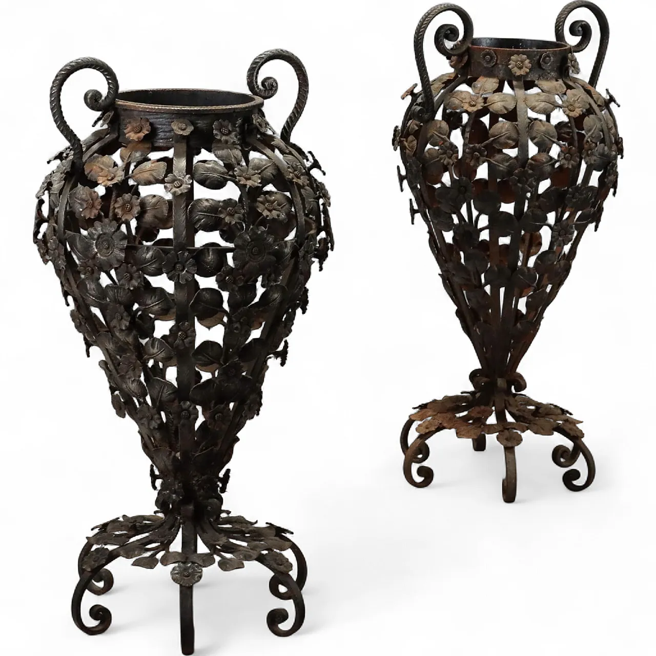 Pair of wrought iron planters, 20th century 11