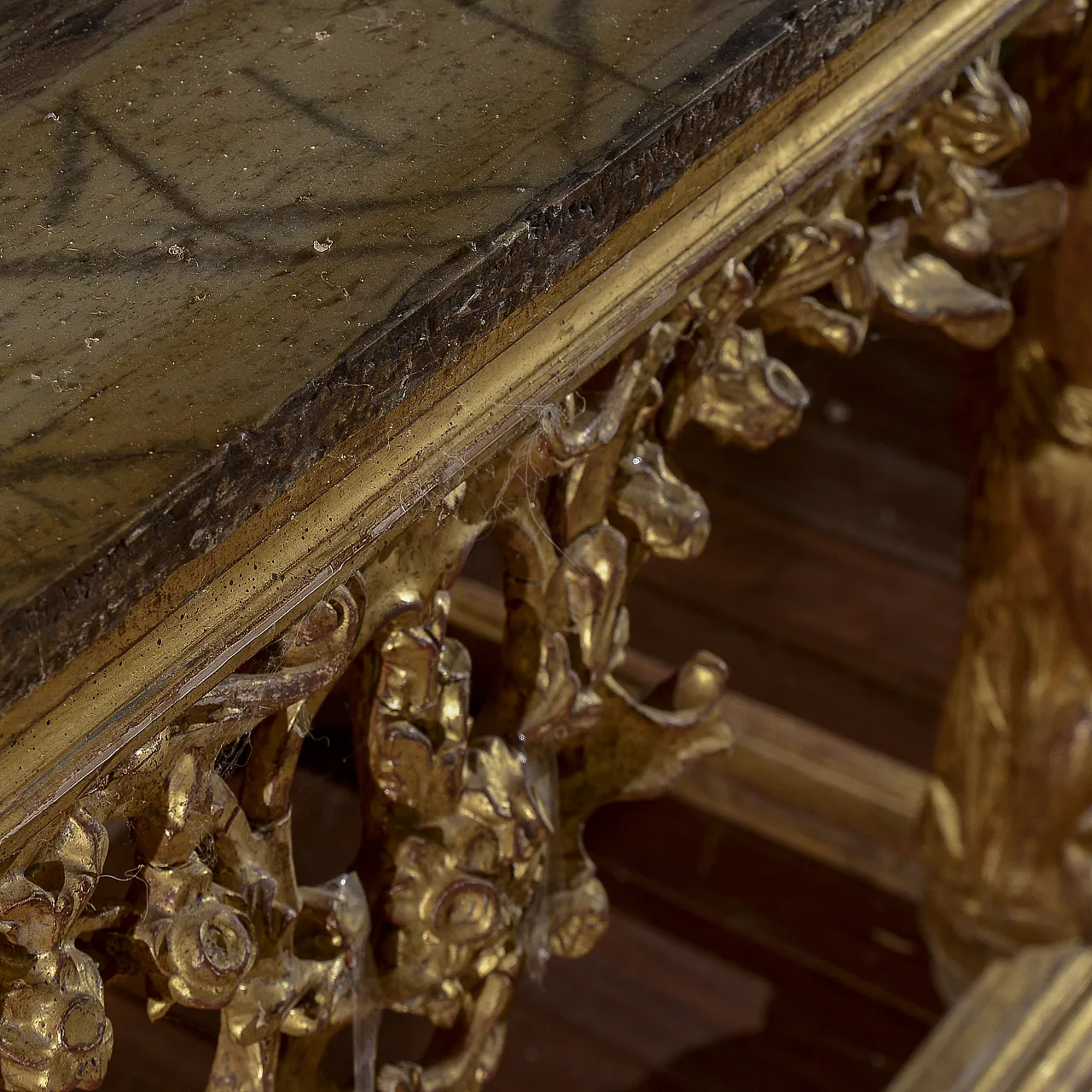 Carved console with marble top and cherubs supporting it, 19th century 7