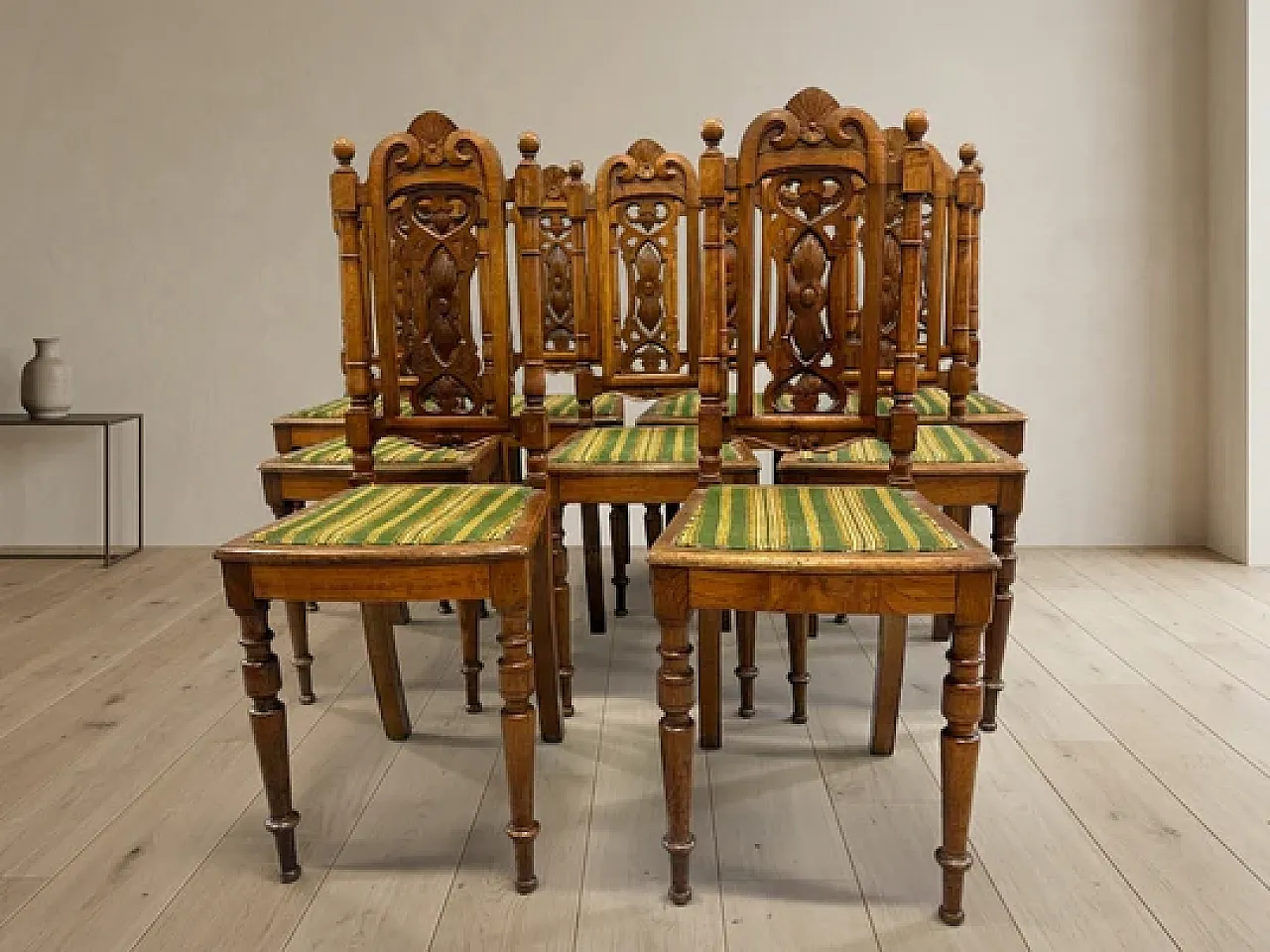 9 Renaissance revival dining chairs in carved wood, 20th century 4