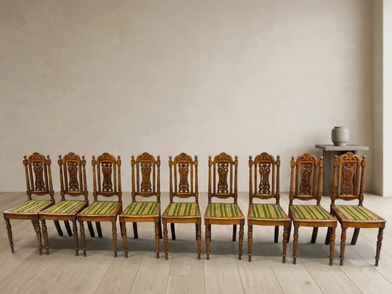 9 Renaissance revival dining chairs in carved wood, 20th century 6