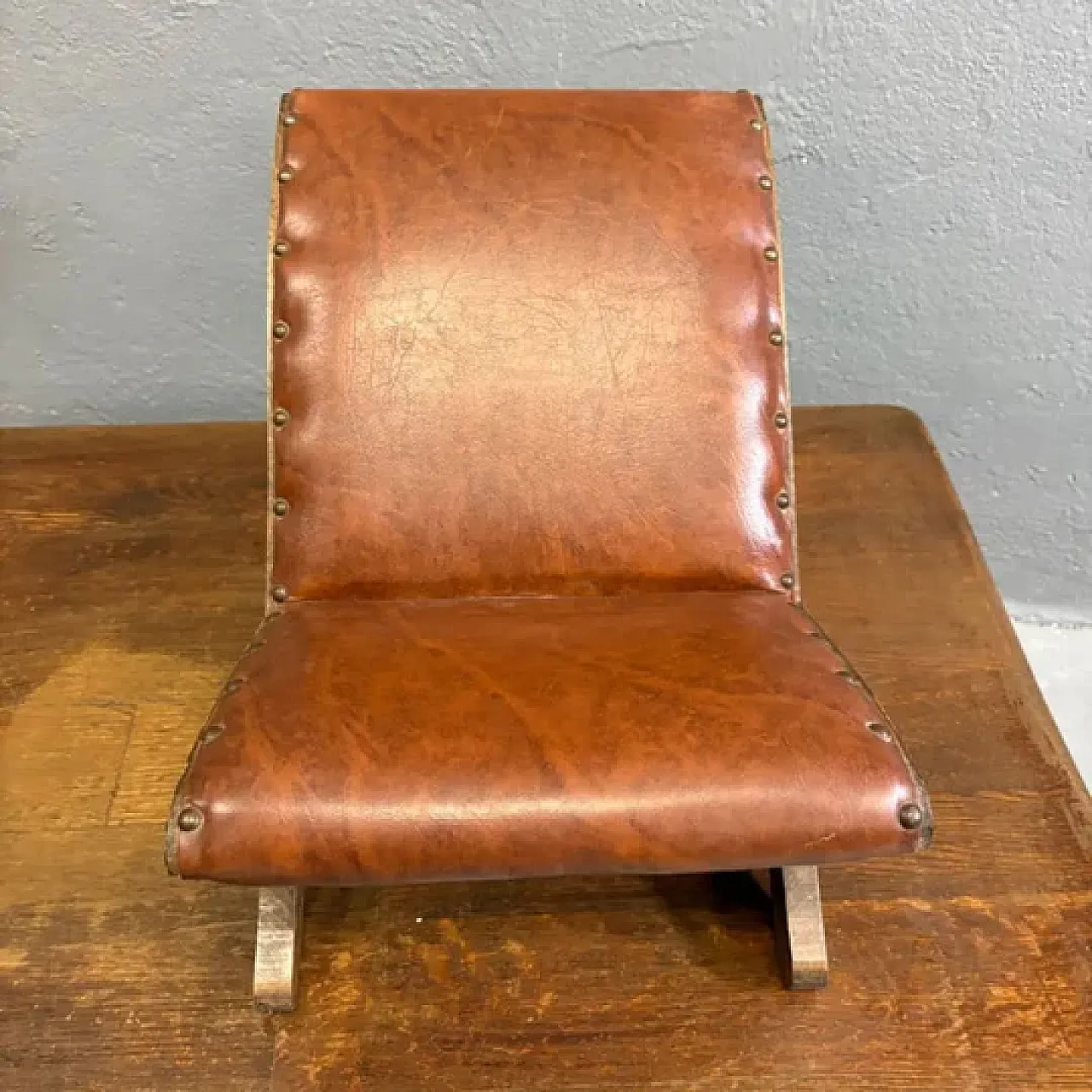 Sgabello in legno e pelle, metà '900 4