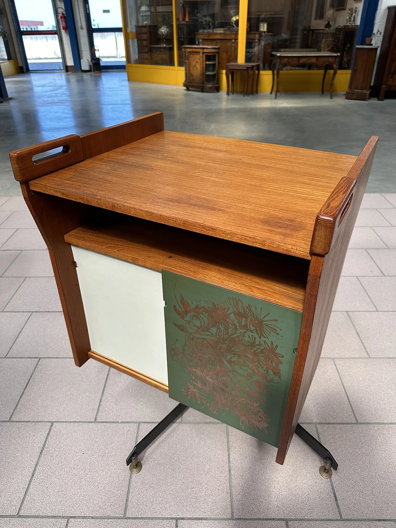 Mobile Bar Dal Vera girevole in teak, ante scorrevoli, Italia,anni’60 1