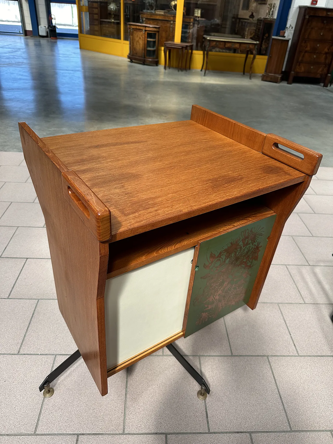 Mobile Bar Dal Vera girevole in teak, ante scorrevoli, Italia,anni’60 3