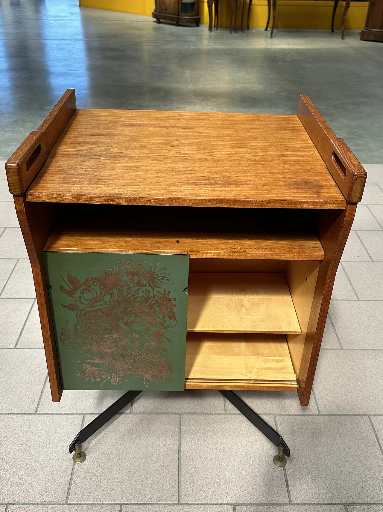 Mobile Bar Dal Vera girevole in teak, ante scorrevoli, Italia,anni’60 4
