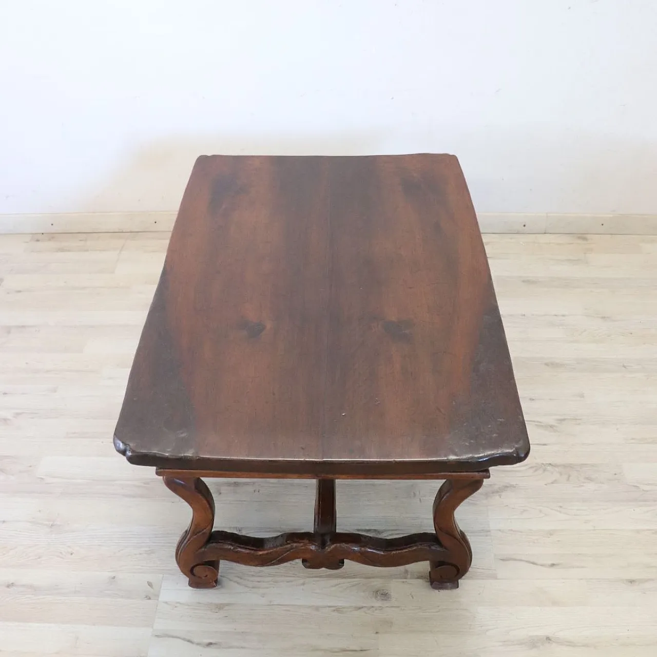 Walnut coffee table, early 1900s 3