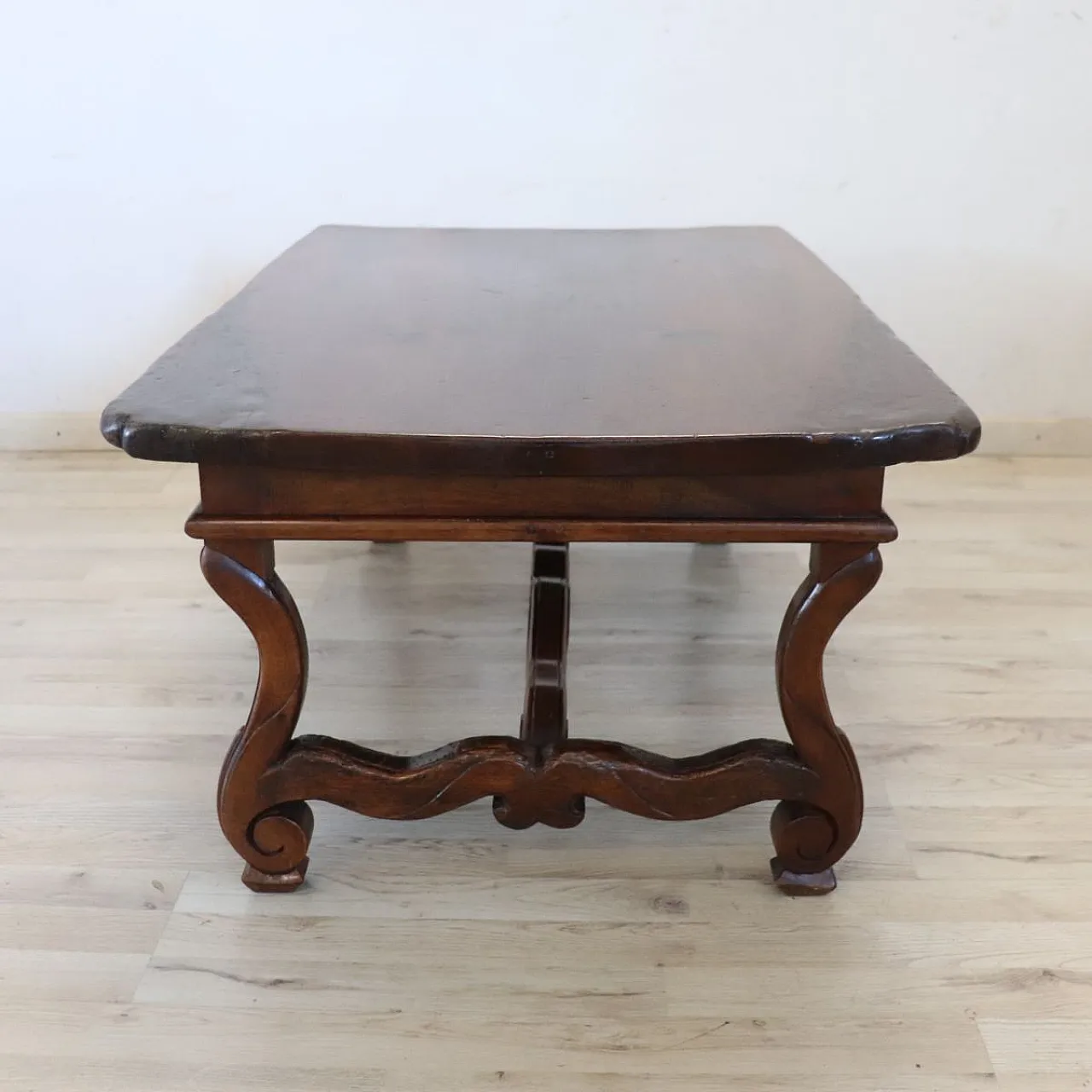 Walnut coffee table, early 1900s 4