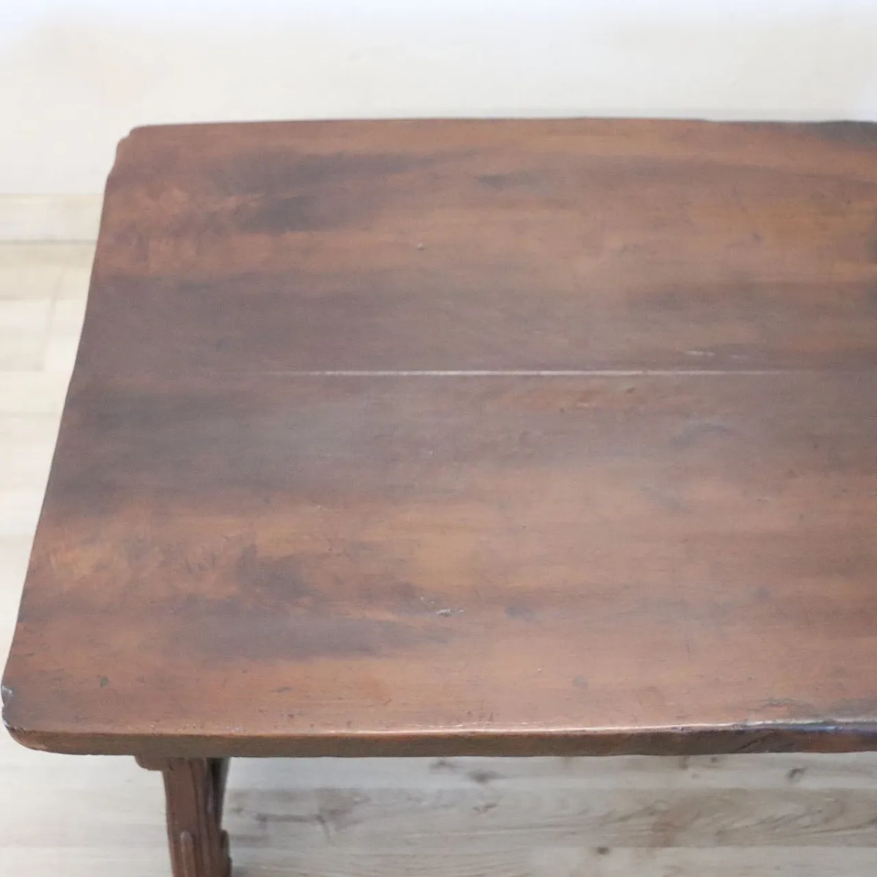 Walnut coffee table, early 1900s 6