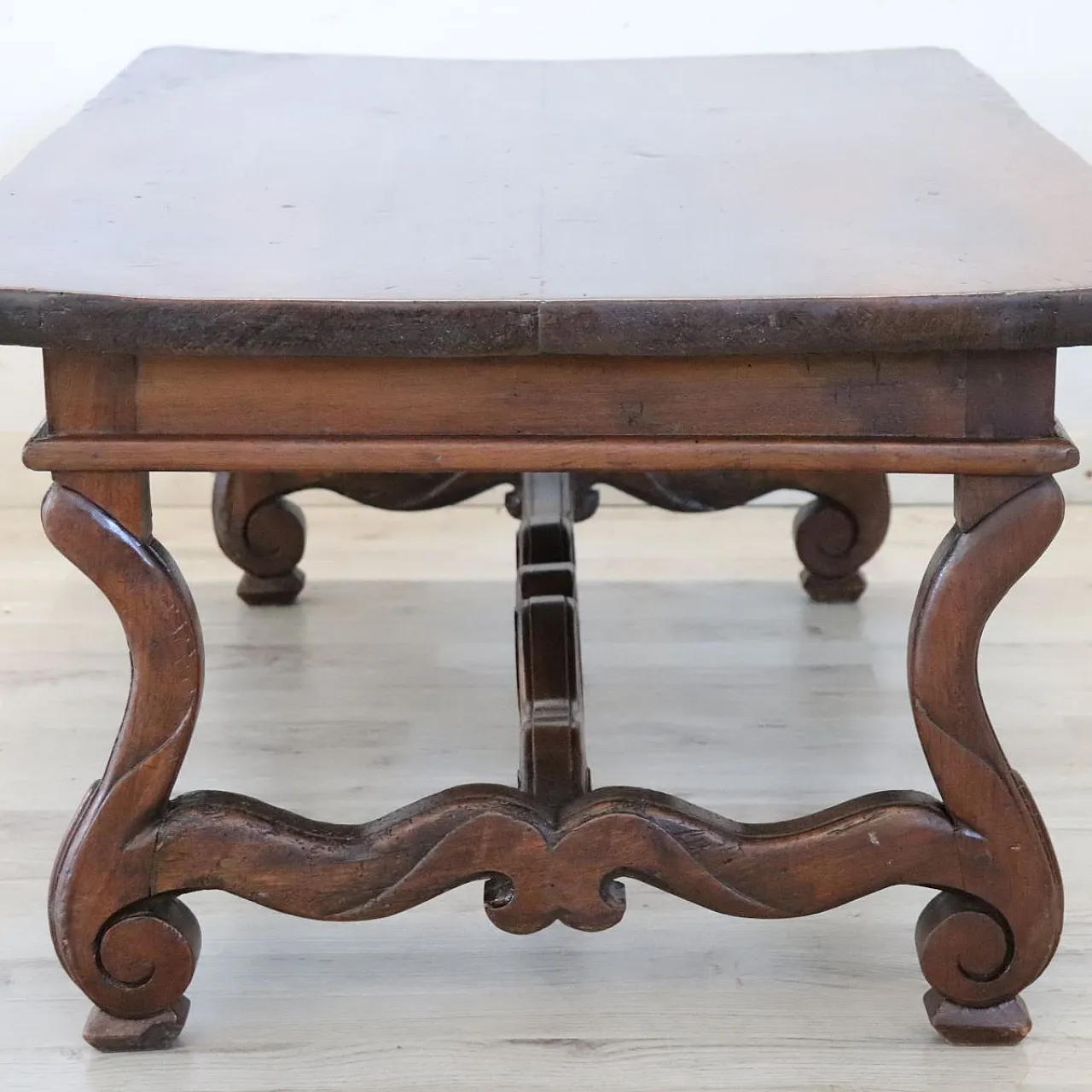 Walnut coffee table, early 1900s 7
