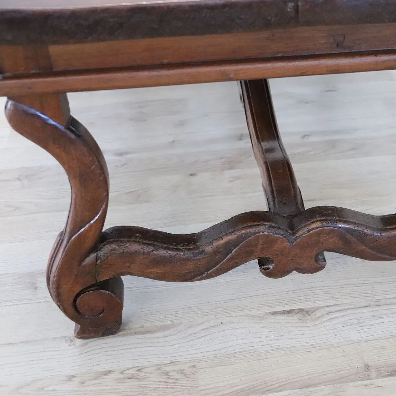 Walnut coffee table, early 1900s 8