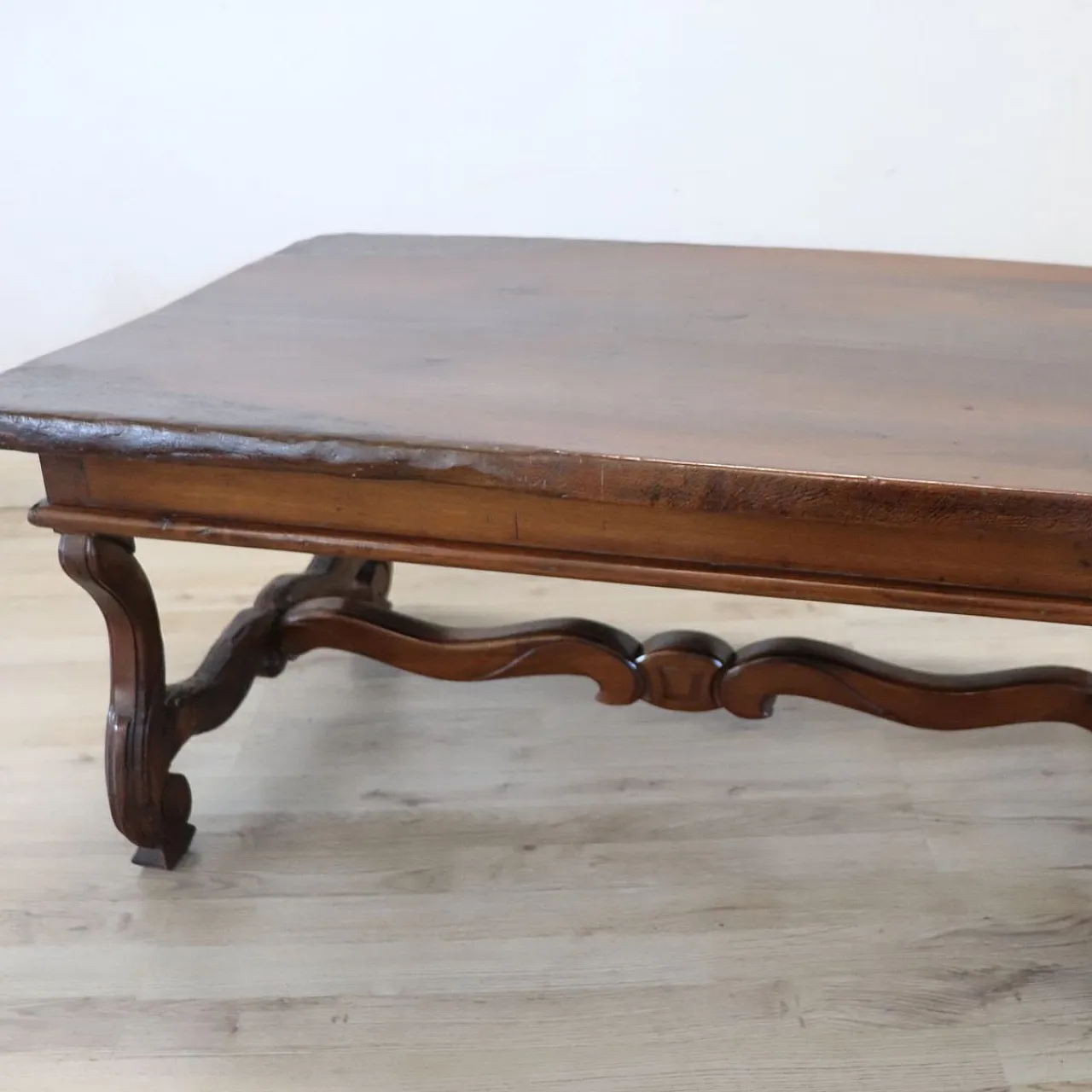Walnut coffee table, early 1900s 9