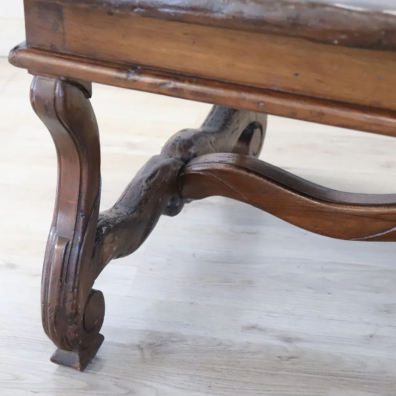 Walnut coffee table, early 1900s 10