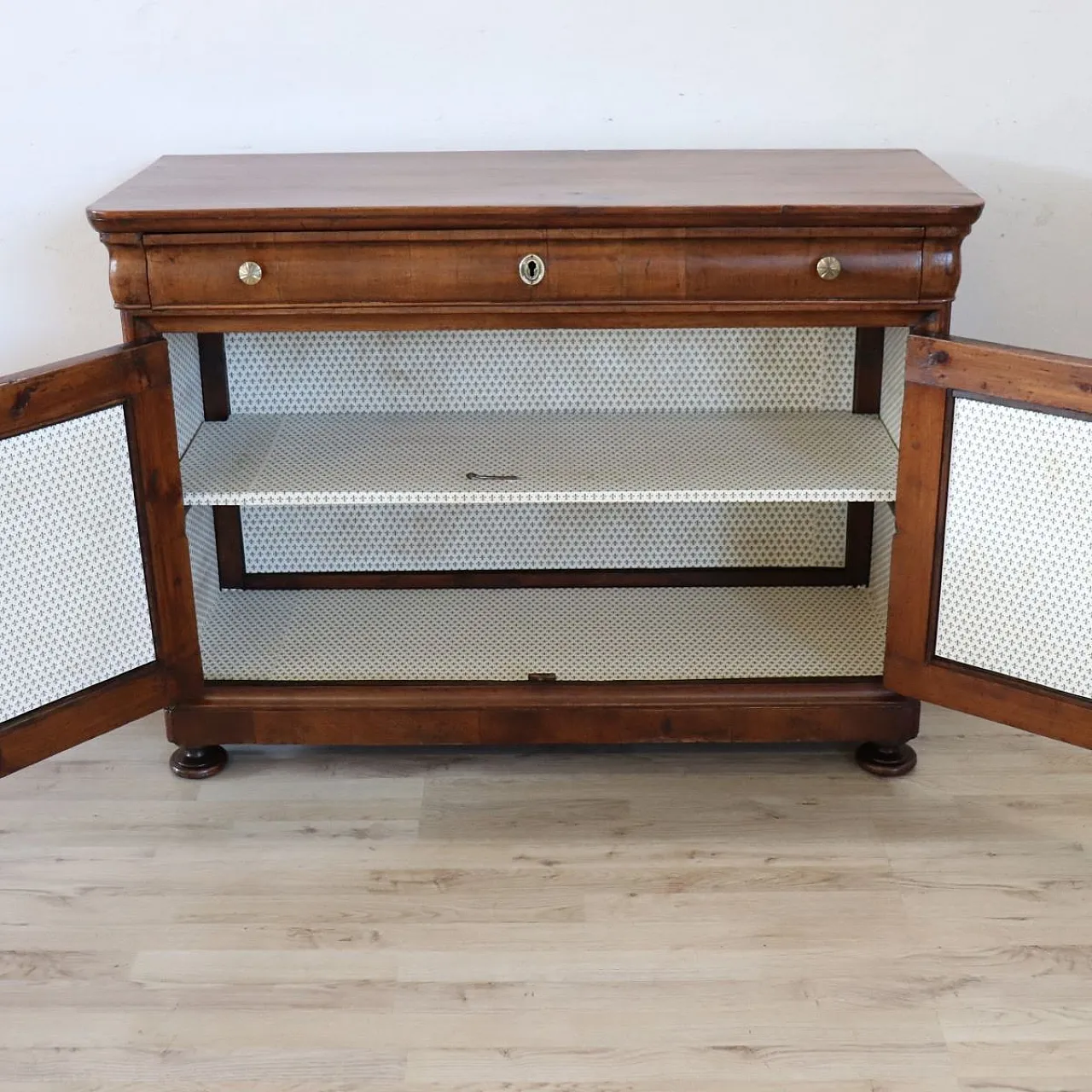 Antique restored walnut sideboard, mid-19th century 4