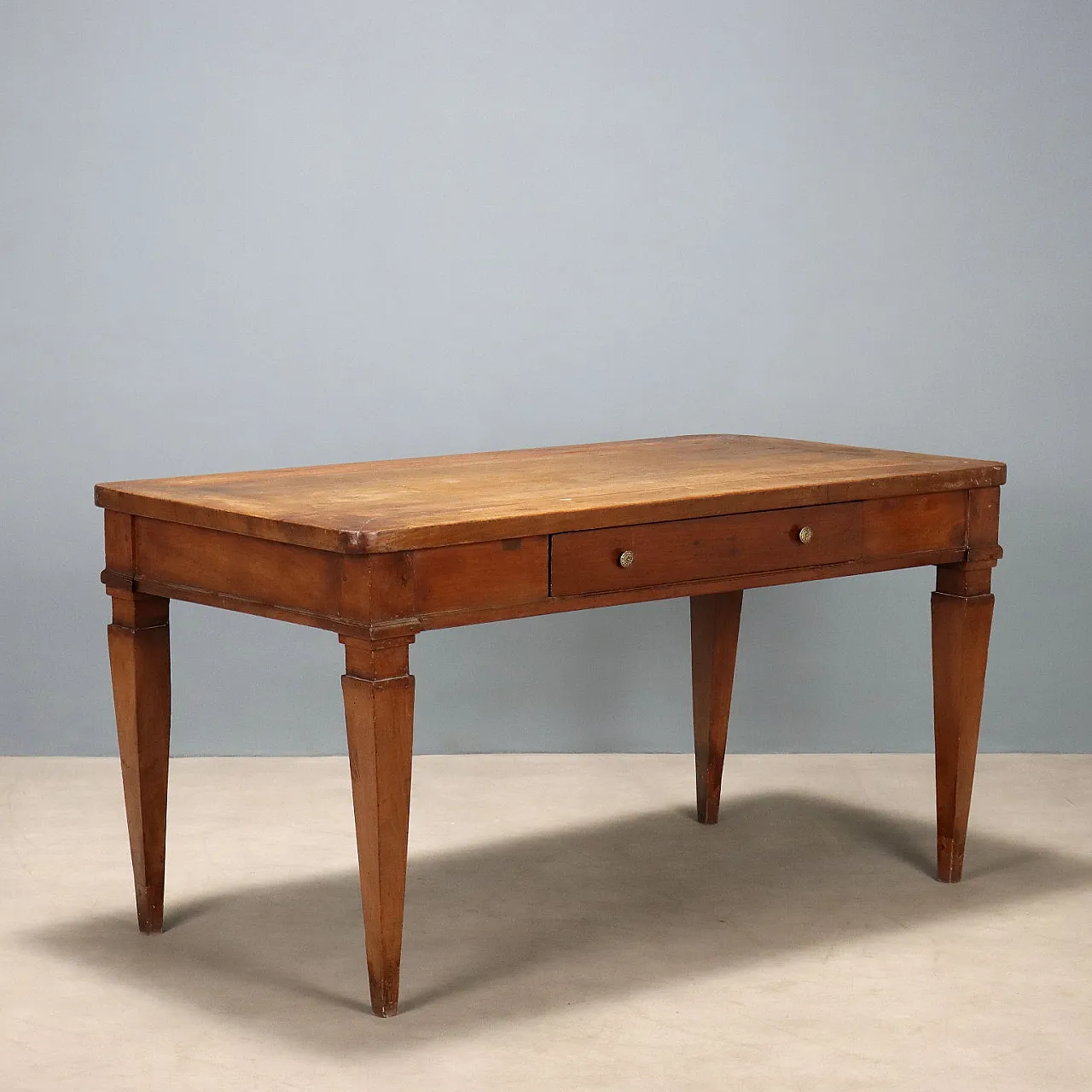 Directoire table in walnut, 19th century 1