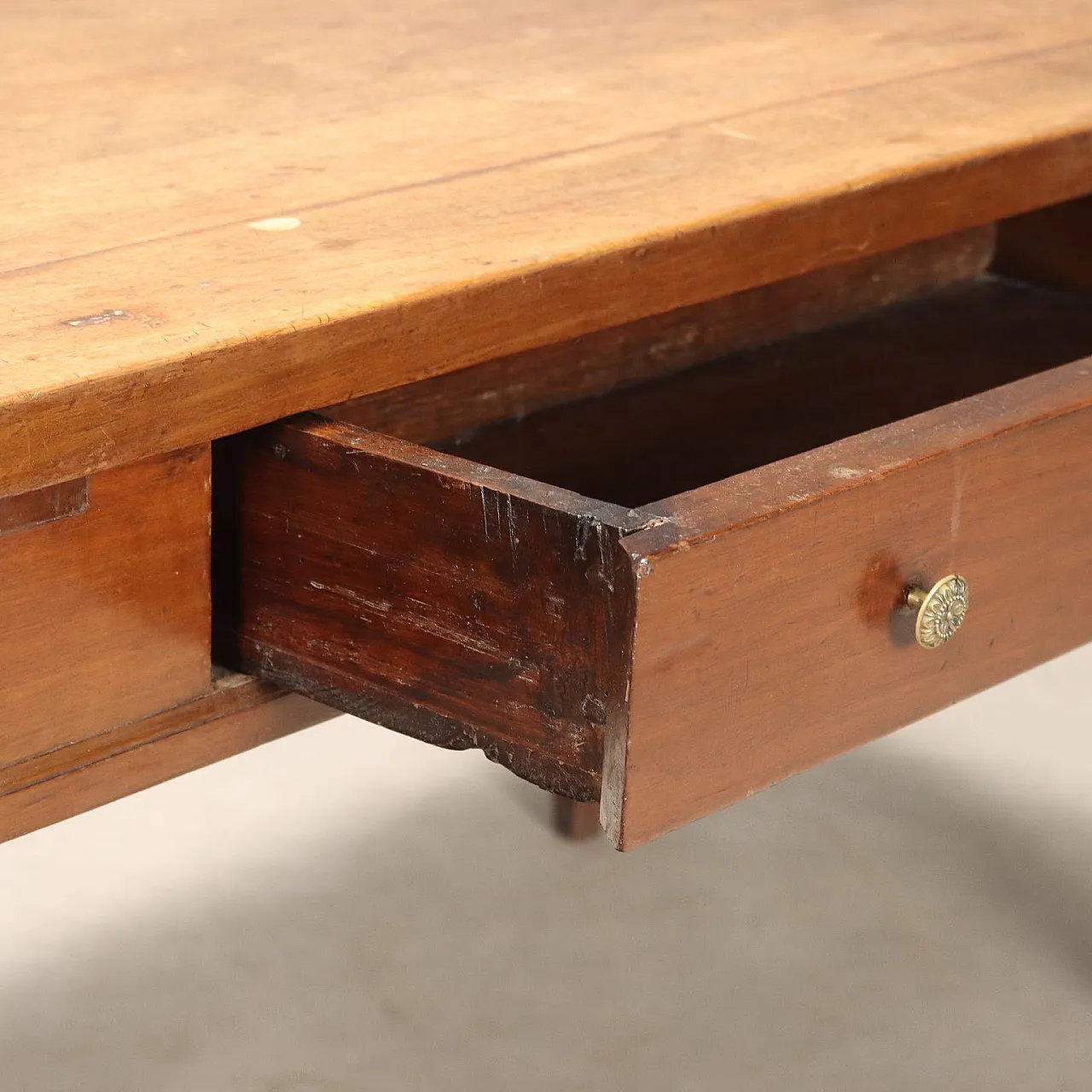 Directoire table in walnut, 19th century 4