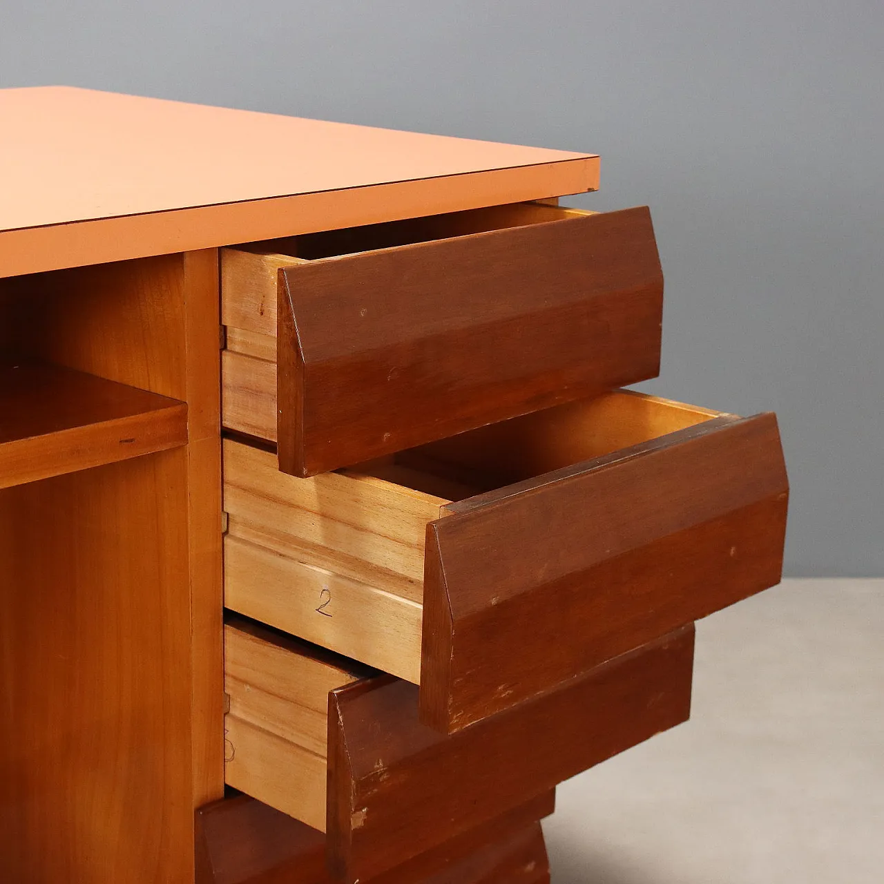 Scrivania con piano, cassetti e vani portaoggetti in formica, '900 6