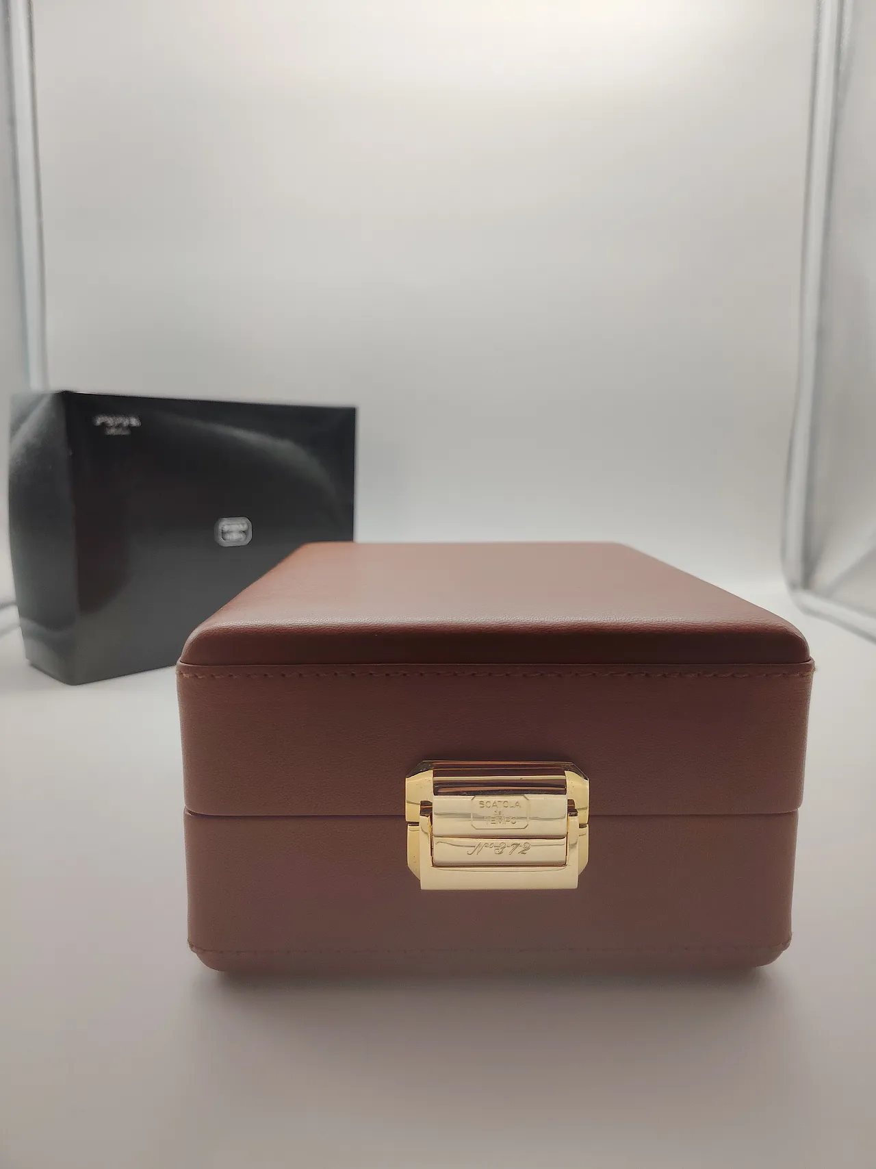 Leather time box for luxury watches, 90s 7