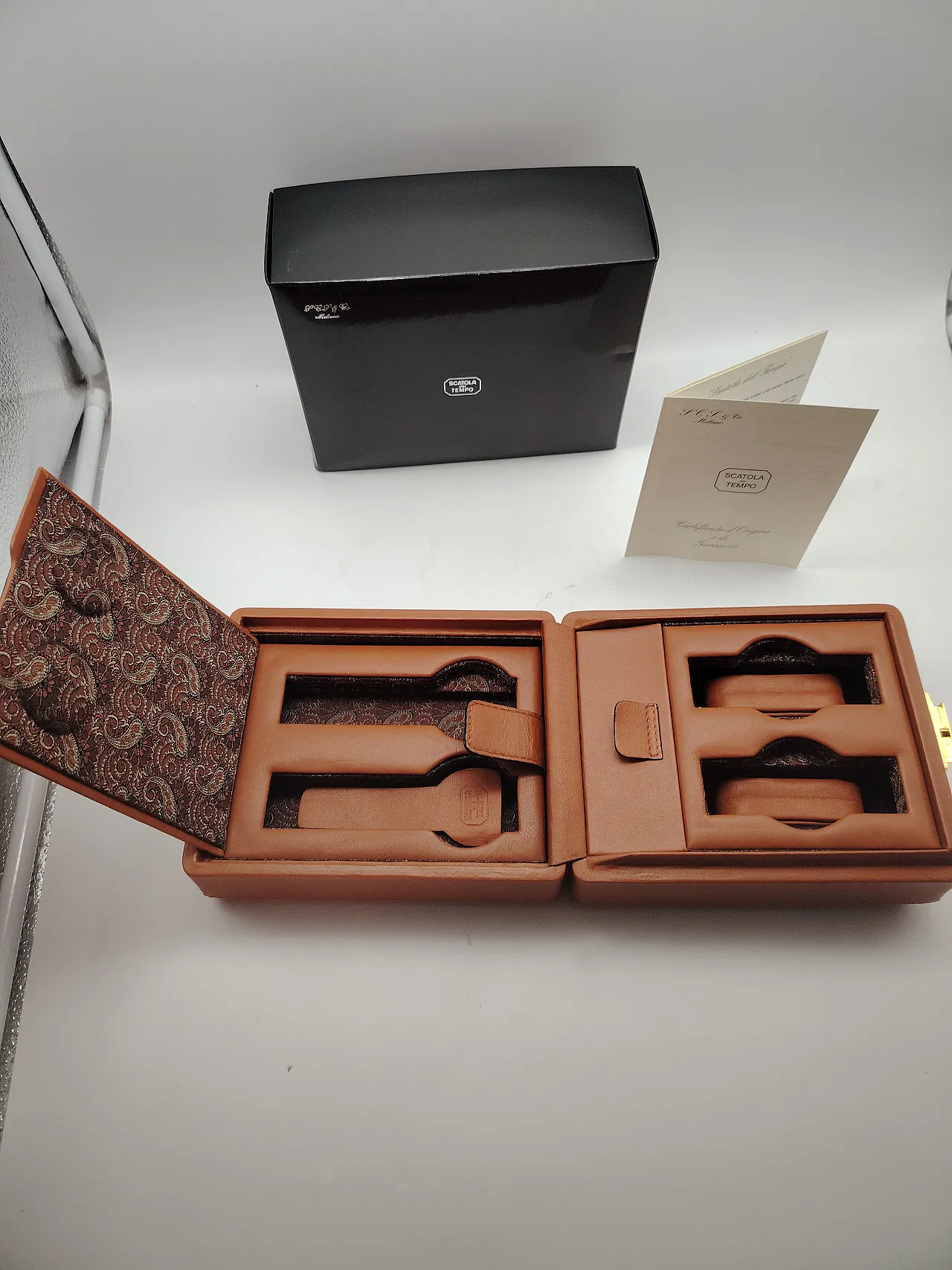 Leather time box for luxury watches, 90s 18