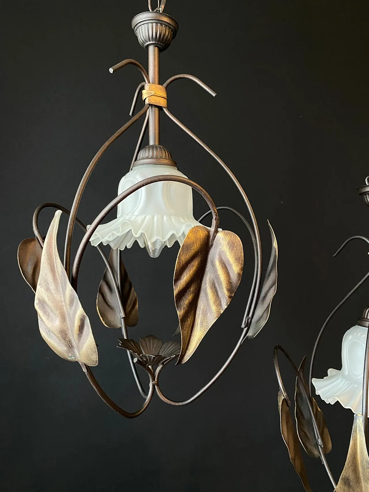 Coppia di lampadari con foglie, anni '60 2