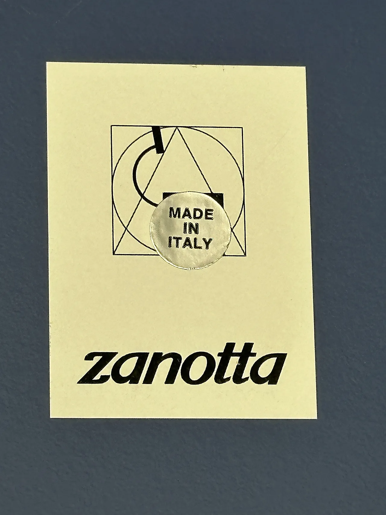 Tavolino Kioko di De Pas,Lomazzi,D’Urbino per Zanotta,blu, Italia,1994 12