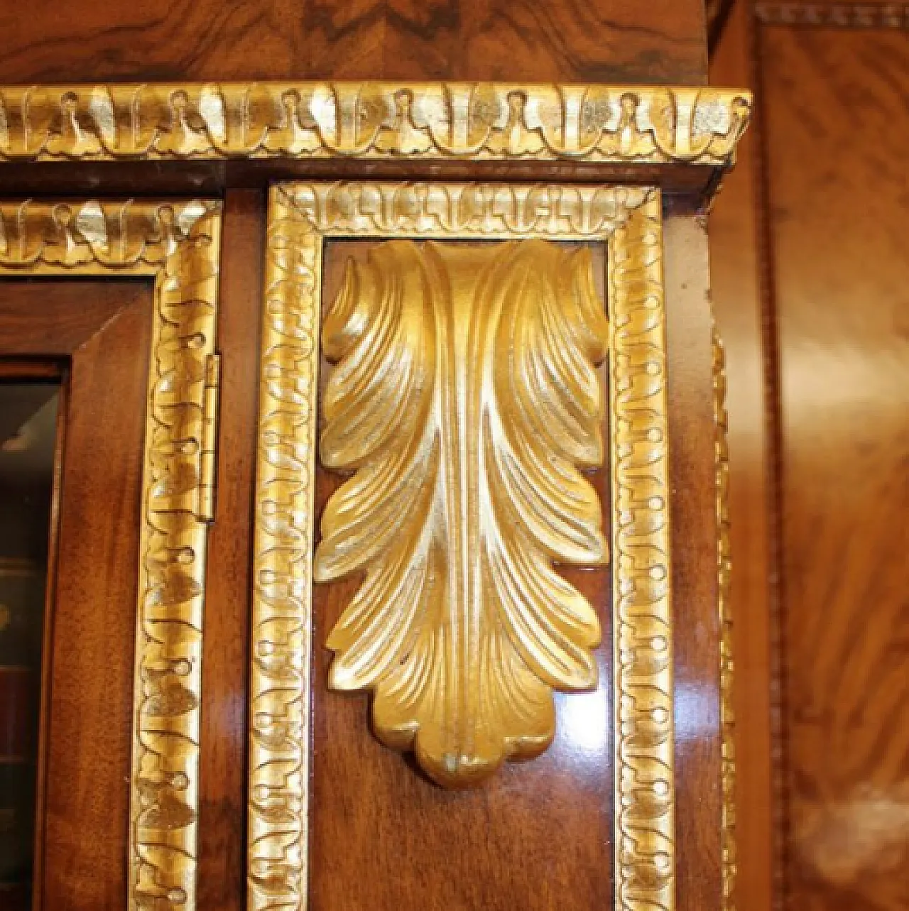 Walnut and gilded wood bookcase, 20th century 7