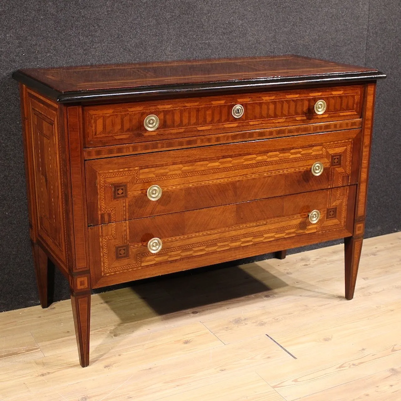20th century Louis XVI style Italian inlaid chest of drawers 1