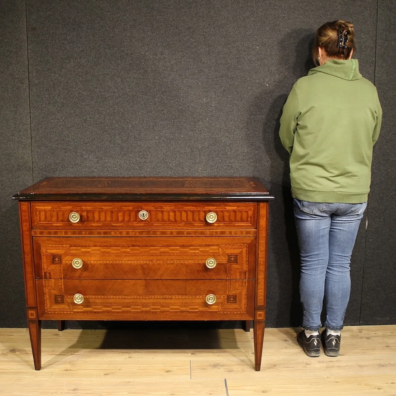 20th century Louis XVI style Italian inlaid chest of drawers 2