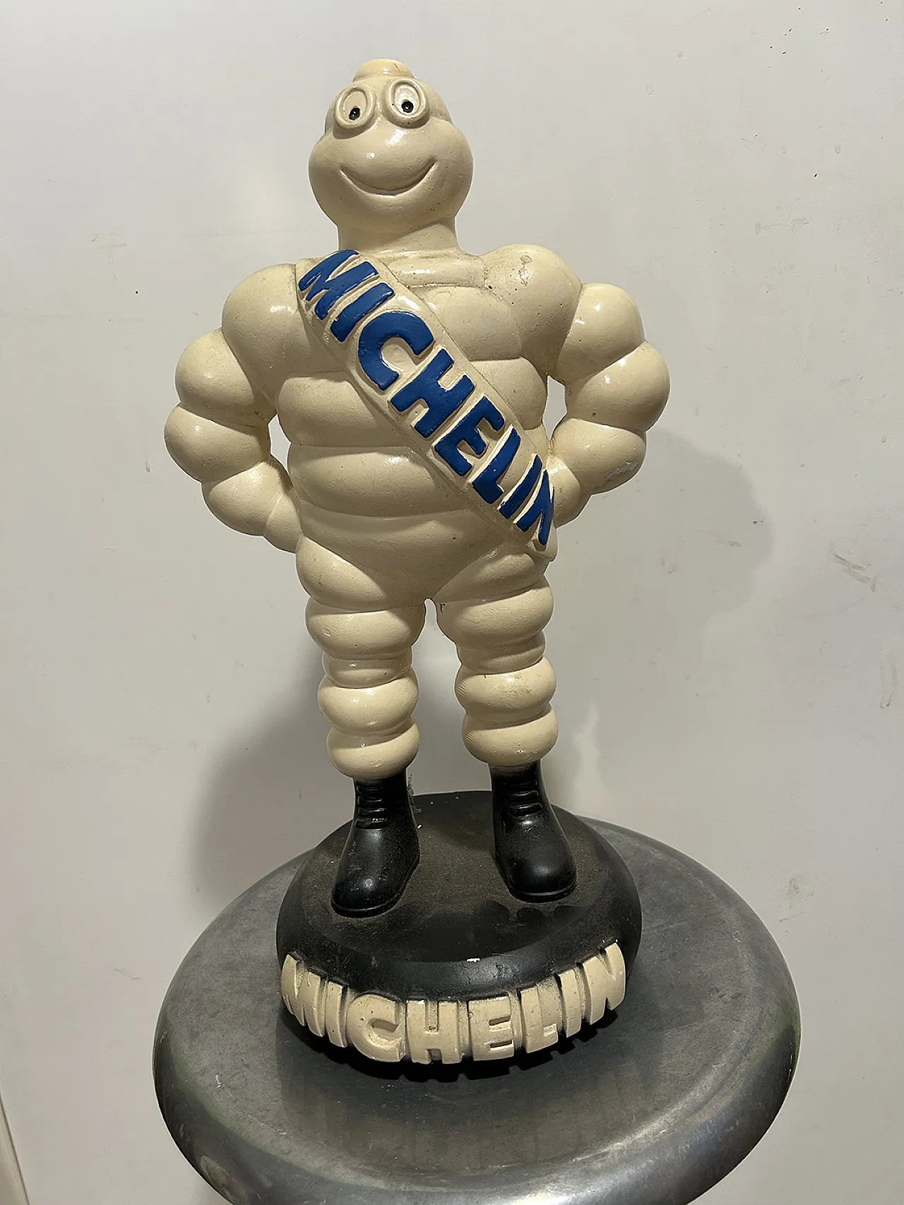 Scultura di Bibendum Michelin  in gesso in patina, anni '60 1