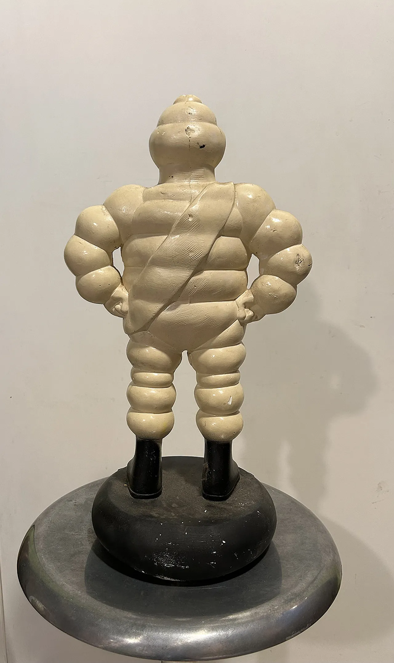 Scultura di Bibendum Michelin  in gesso in patina, anni '60 2