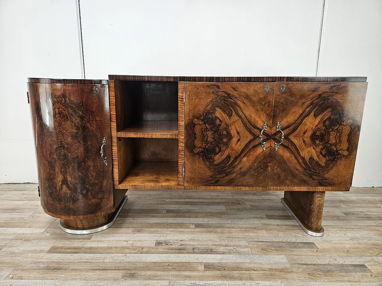 Sideboard in walnut feather and briar with aluminum base, 1940s 1