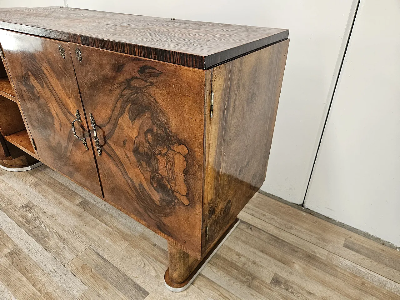 Sideboard in walnut feather and briar with aluminum base, 1940s 2