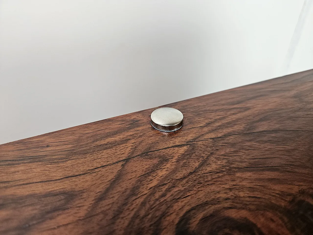 Sideboard in walnut feather and briar with aluminum base, 1940s 7
