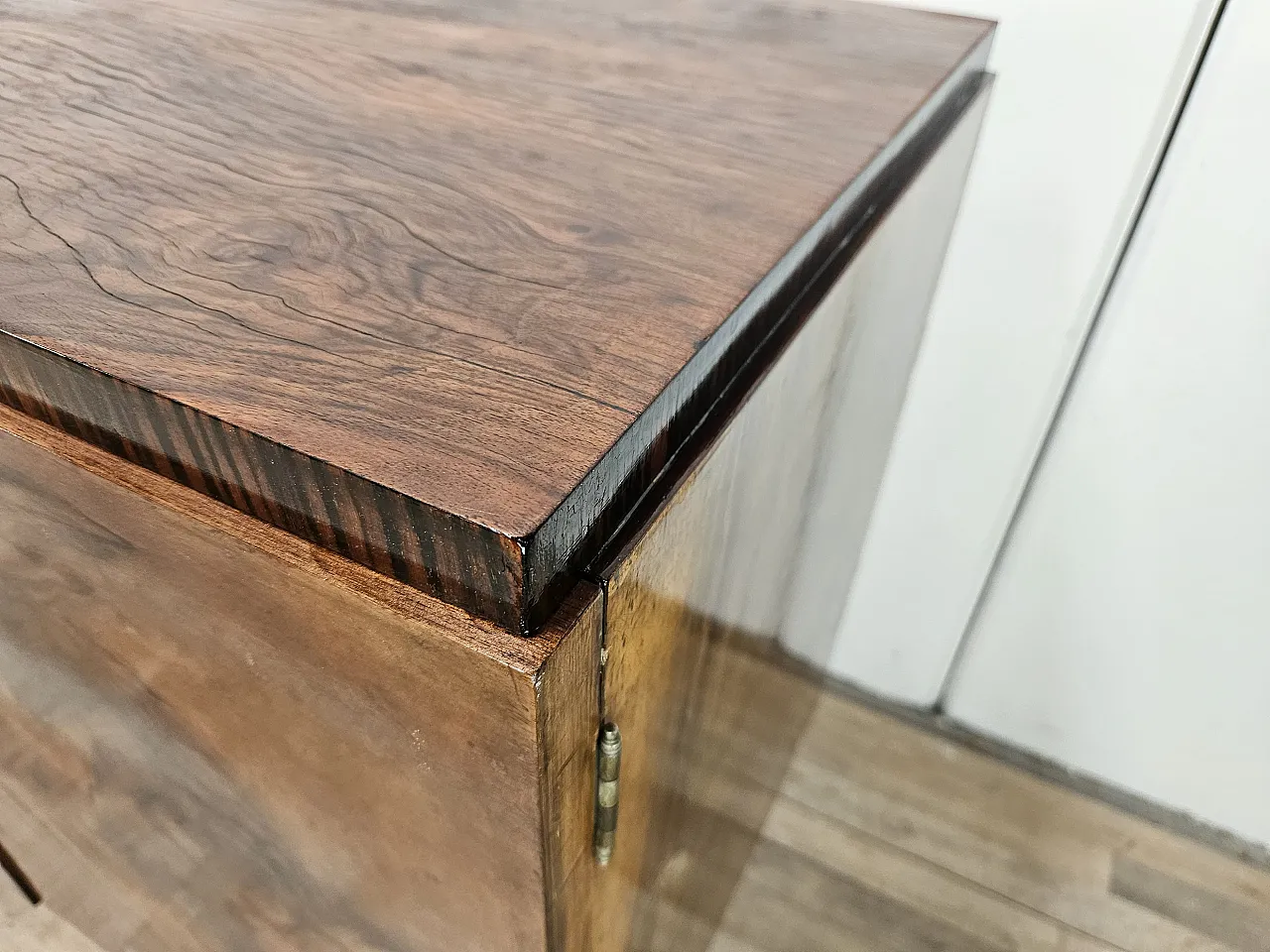 Sideboard in walnut feather and briar with aluminum base, 1940s 8